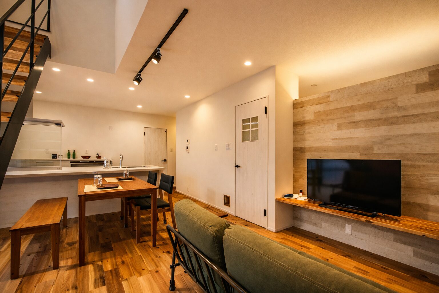 夜、リビングの様子